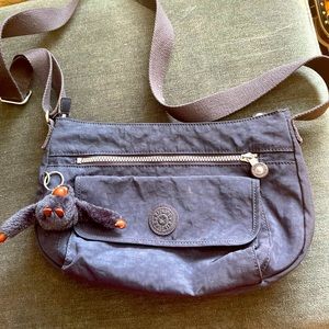 Vintage Kipling blue bag in LIKE NEW condition! Monkey attached & no flaws